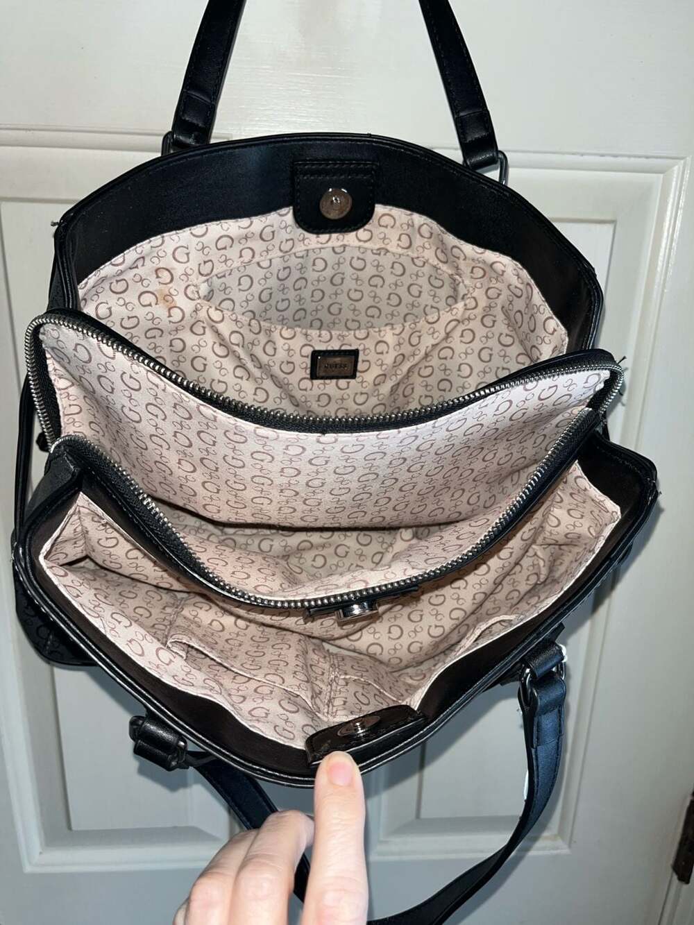 Guess - Picture 4 of 5